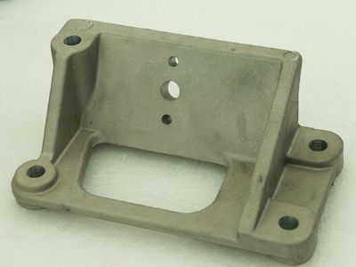 發(fā)動(dòng)機(jī)左支架